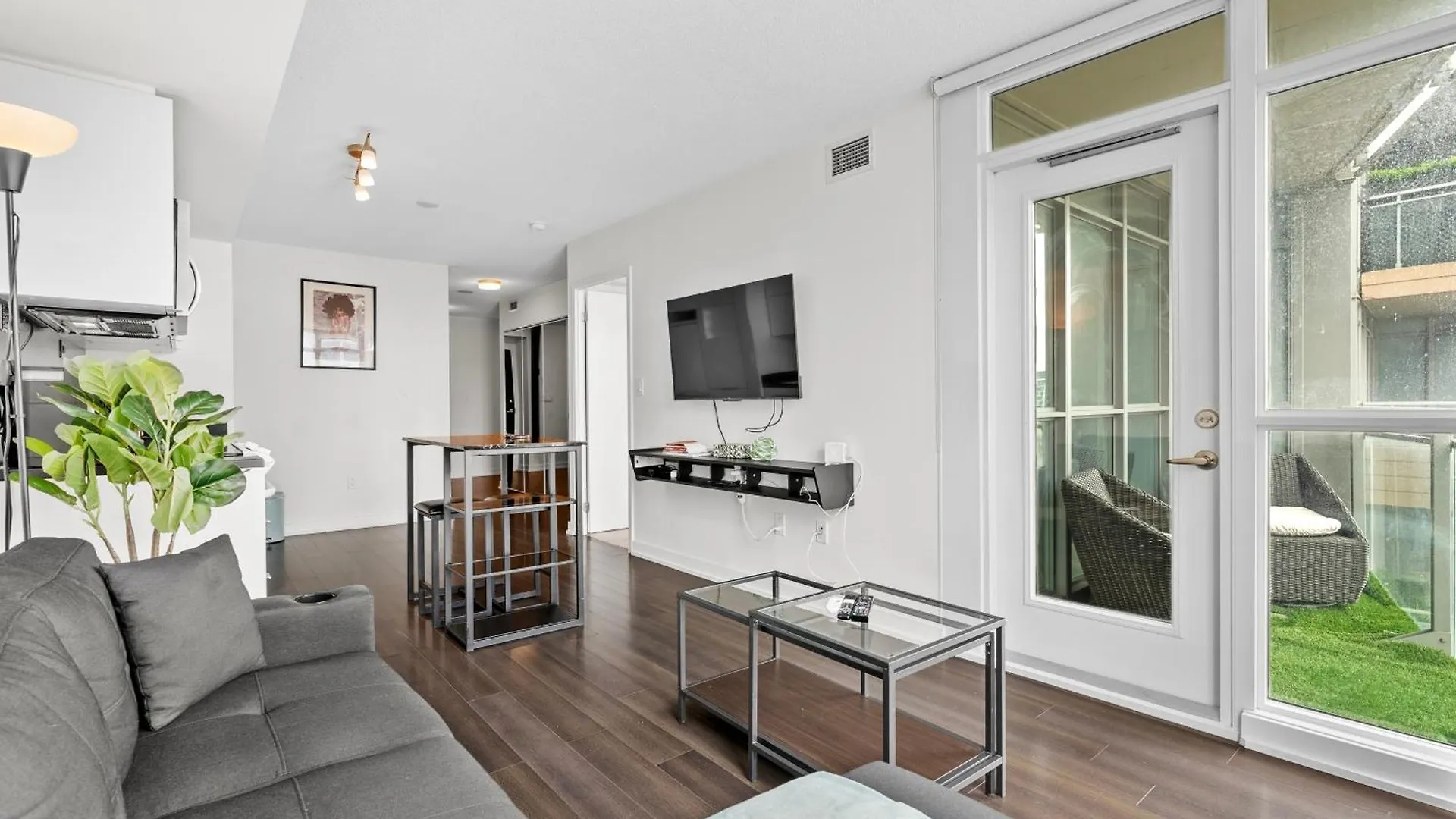 Apartment In Downtown Toronto